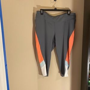 Avenue capri workout leggings